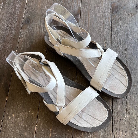 Teva Cabrillo Leather Crossover Sandal for Women Ivory Color Size 9 - Picture 10 of 15